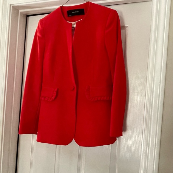 Beautiful Zara red blazer with scallop pockets - Picture 3 of 5